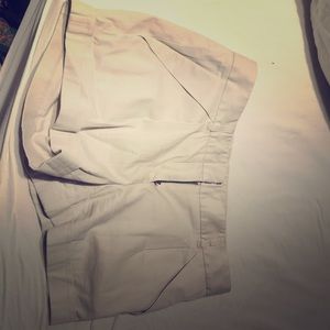 Khaki shorts with minimal pleating